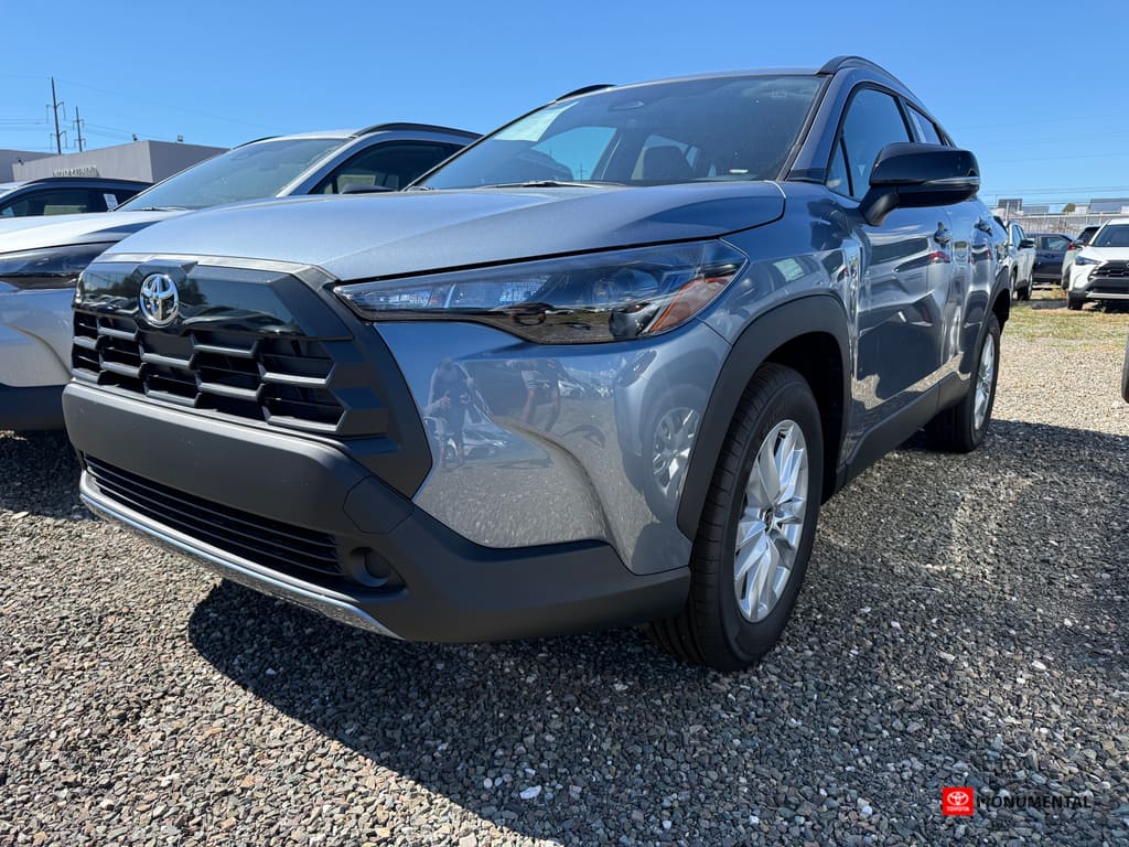 2026 Toyota Corolla Cross LE's photo