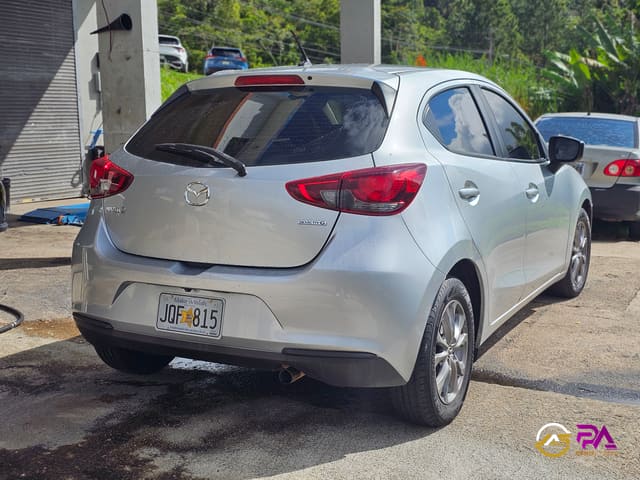 2021 Mazda Mazda2 null