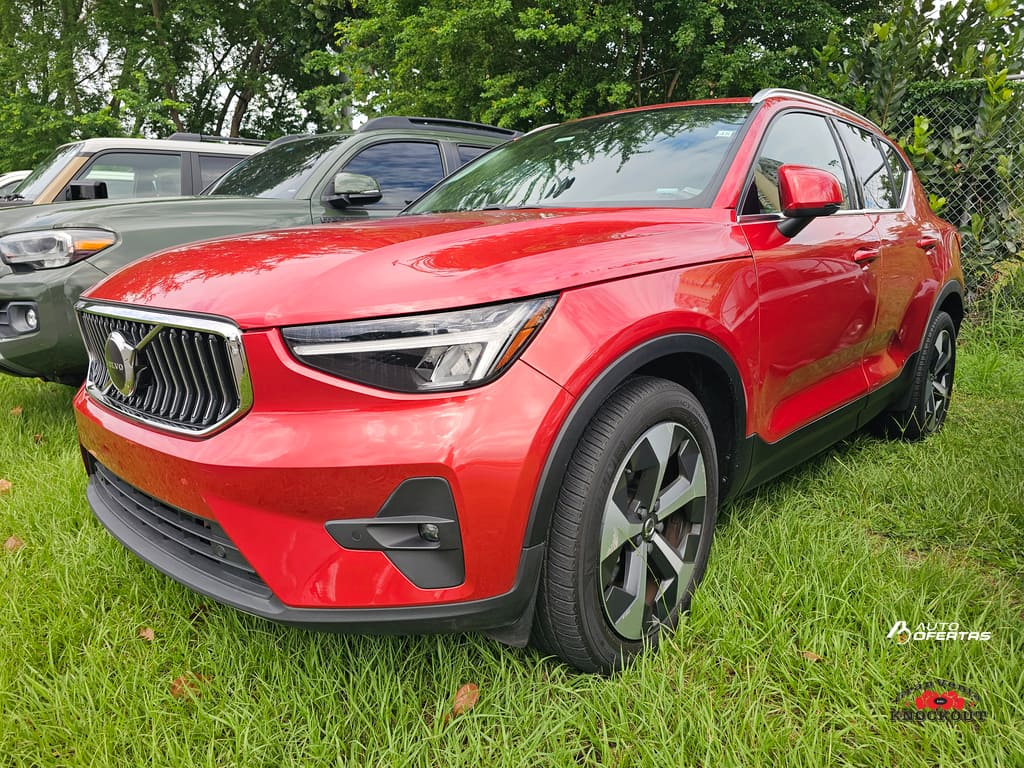 2023 Volvo XC40 Plus's photo