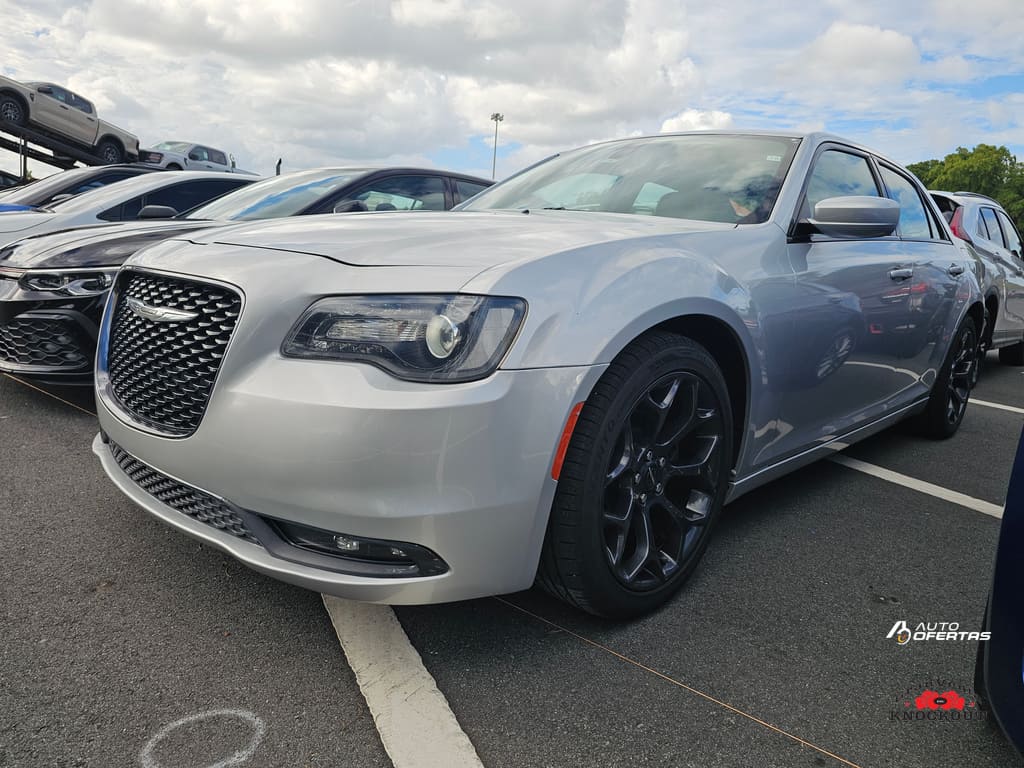 2020 Chrysler 300 S's photo