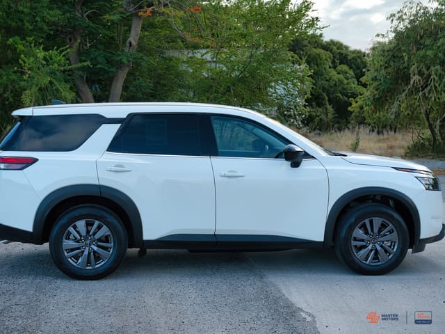 2025 Nissan Pathfinder S