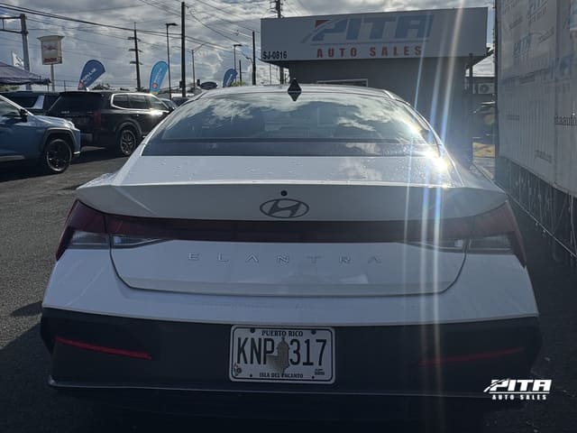 2025 Hyundai Elantra SE