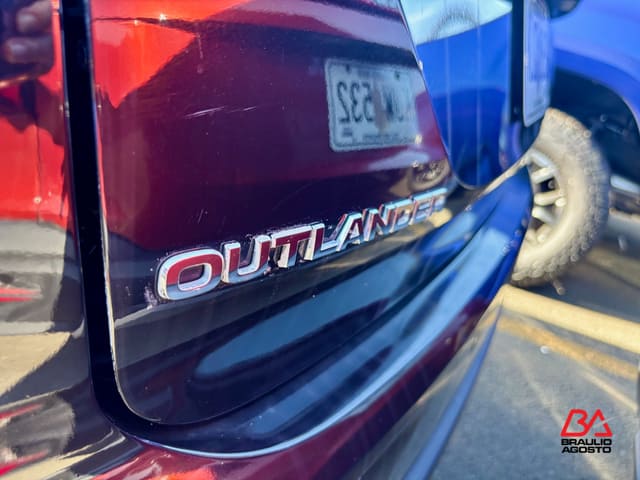 Mitsubishi Outlander ES 2024