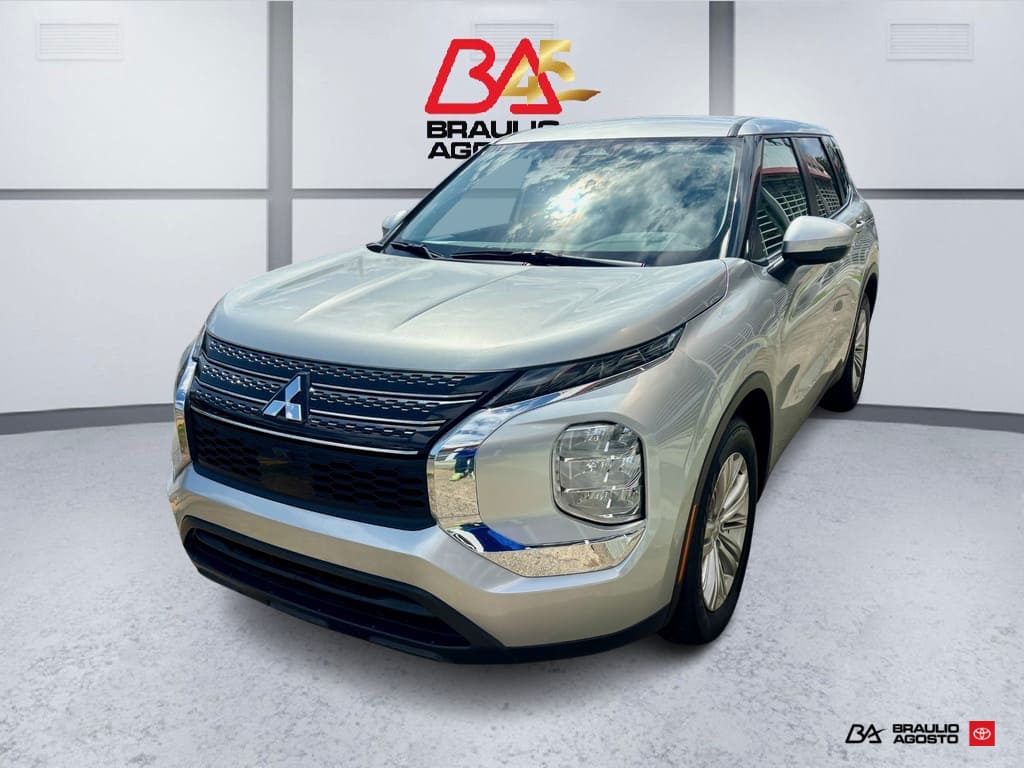 2024 Mitsubishi Outlander ES 2WD's photo
