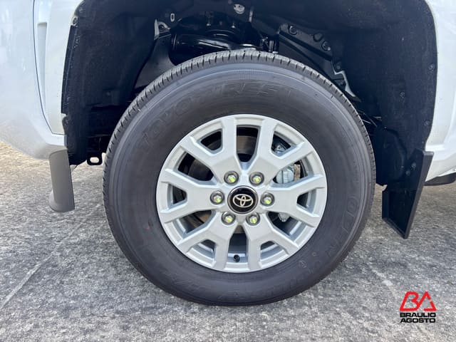 Toyota Tacoma 2WD SR5 2026