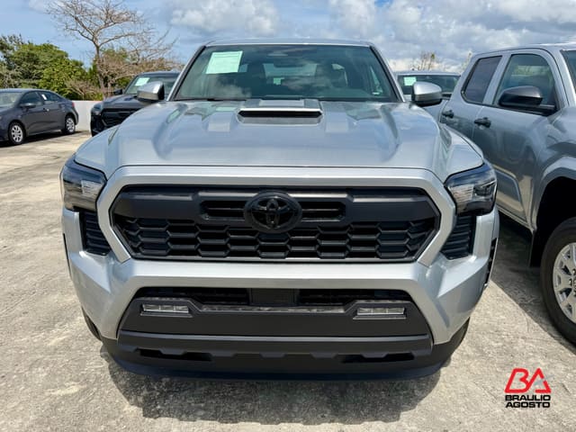 Toyota Tacoma 2WD SR5 2026