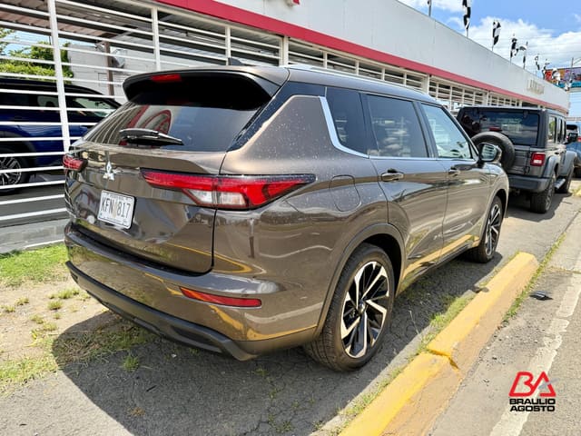 Mitsubishi Outlander SEL 2023