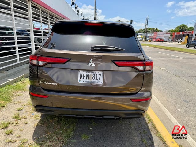 Mitsubishi Outlander SEL 2023