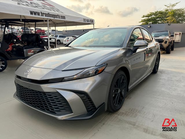 Toyota Camry SE 2026
