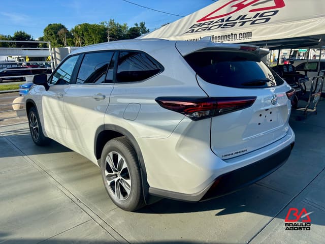 Toyota Highlander Hybrid XLE 2026