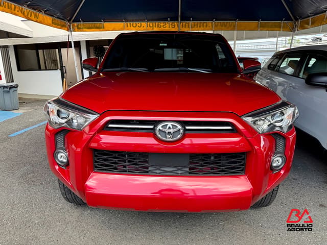 Toyota 4Runner SR5 2024