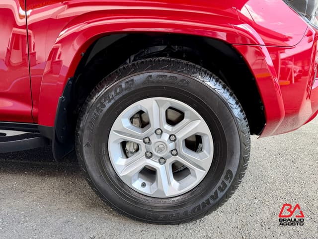 Toyota 4Runner SR5 2024