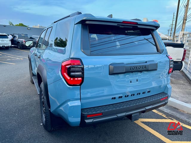 Toyota 4Runner SR5 2026