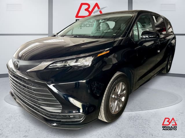 Toyota Sienna LE 2026