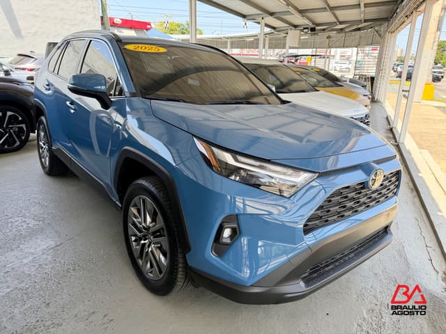 Toyota RAV4 XLE Premium 2025