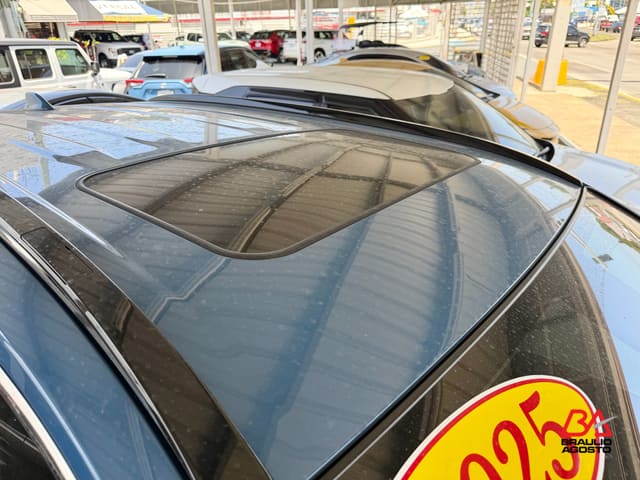 Toyota RAV4 XLE Premium 2025