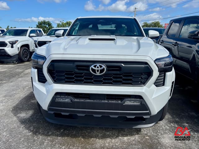 Toyota Tacoma 2WD SR5 2026