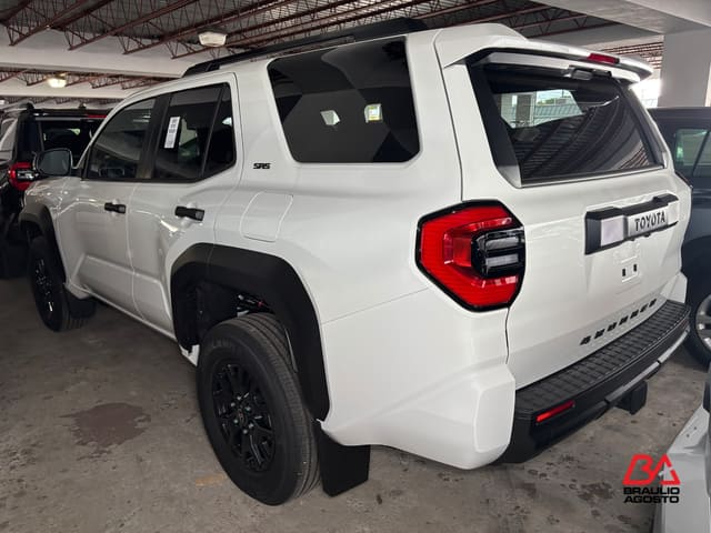 Toyota 4Runner SR5 2026
