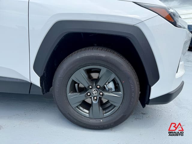 Toyota RAV4 LE 2026