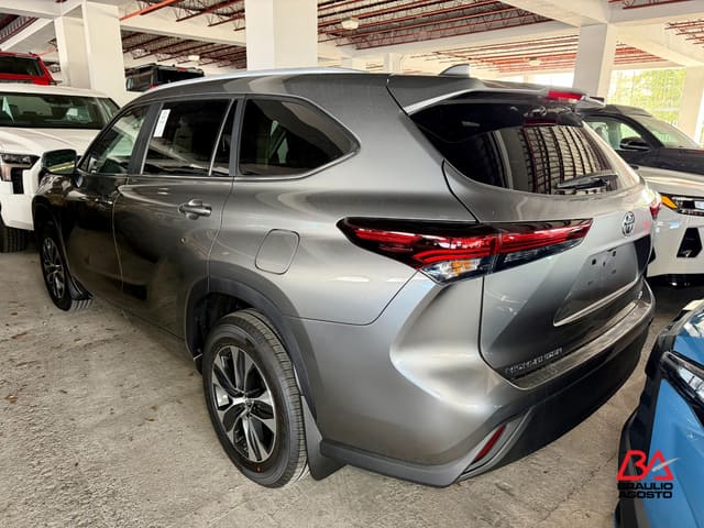 Toyota Highlander Hybrid XLE 2026