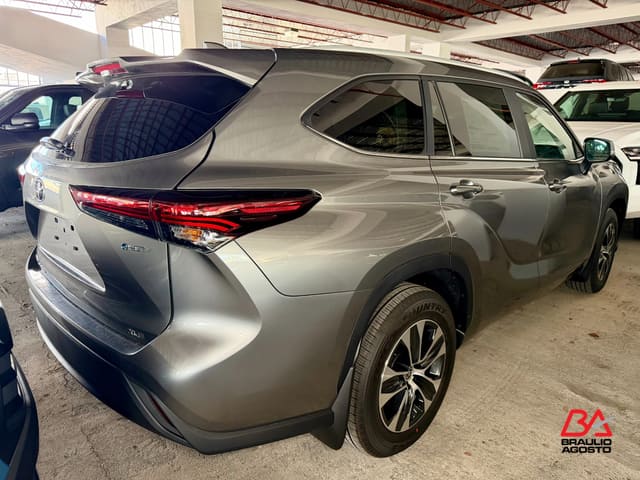 Toyota Highlander Hybrid XLE 2026
