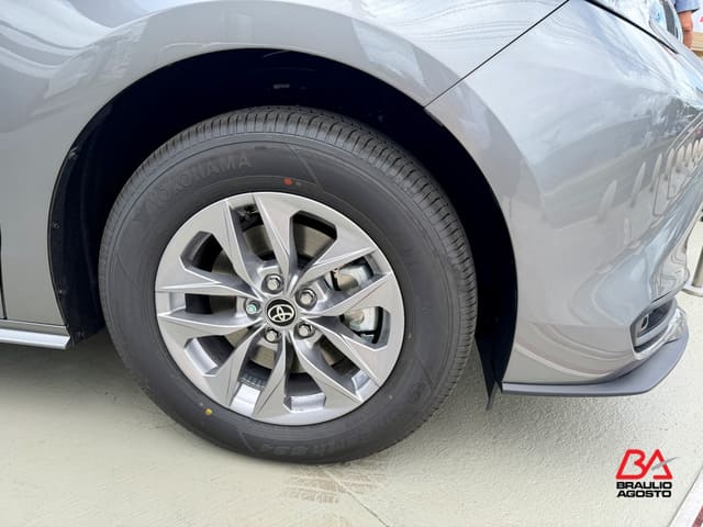Toyota Sienna LE 2026