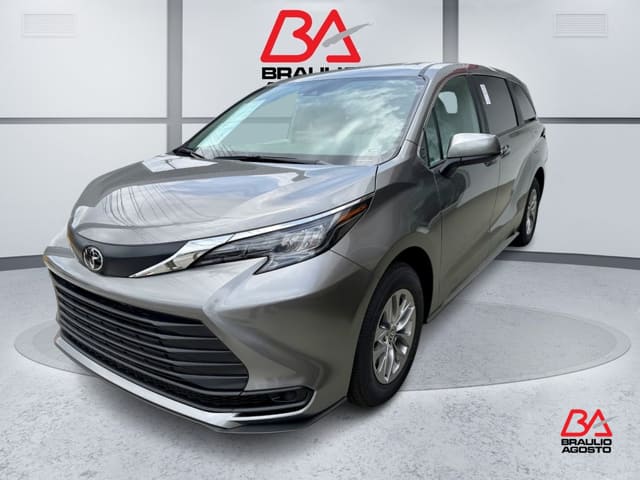 Toyota Sienna LE 2026