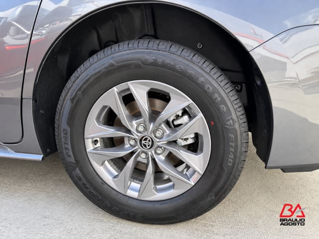 Toyota Sienna LE 2026
