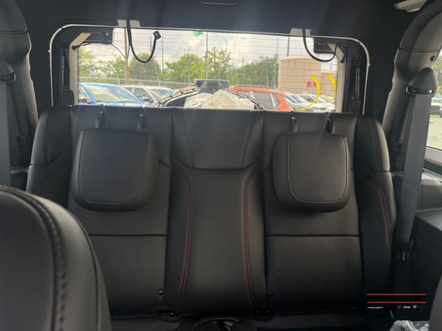 Jeep Wrangler 2-Door Recon 4x4 2026
