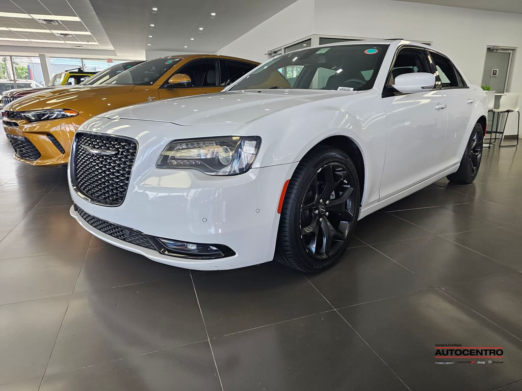 2022 Chrysler 300 S's photo