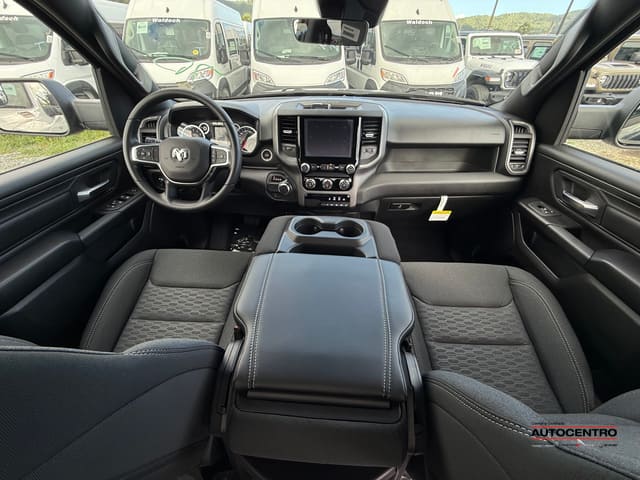 Ram 1500 Express Quad Cab 4x2 6'4" Box 2026