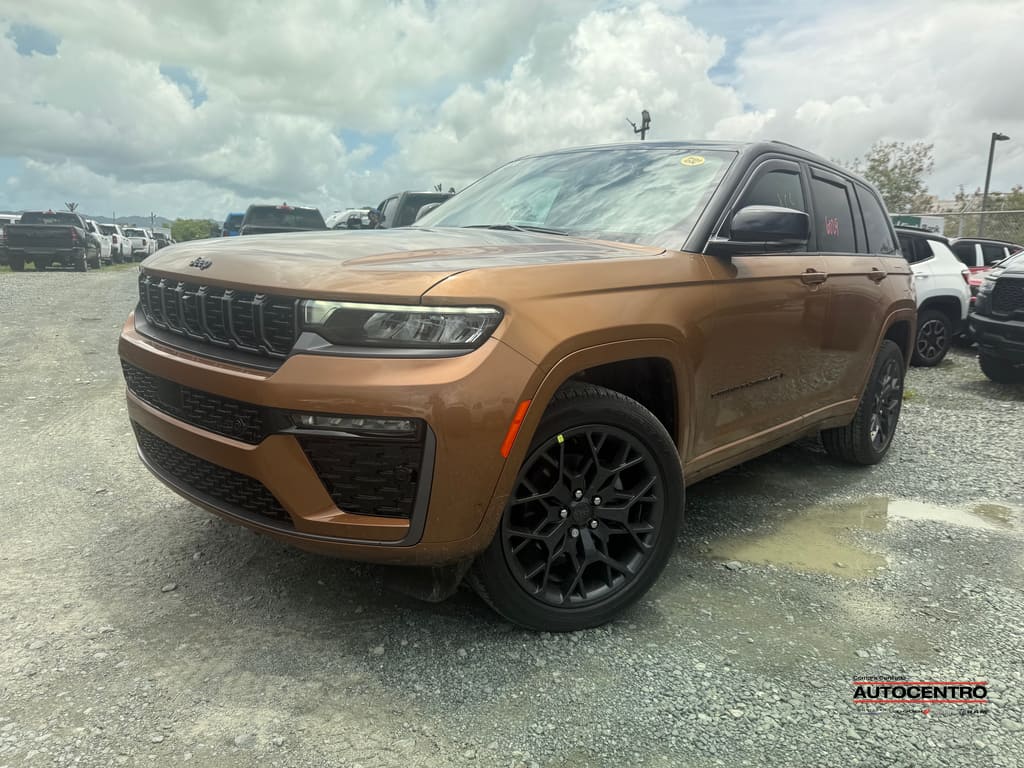 2026 Jeep Grand Cherokee Summit 4x4's photo