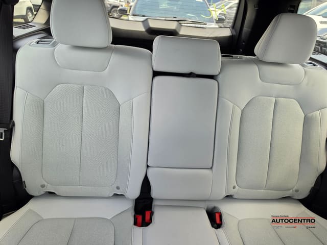 Jeep Cherokee Laredo 4x4 2026