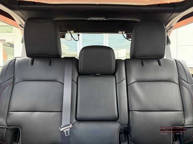 Jeep Wrangler 4-Door Recon 4x4 2026