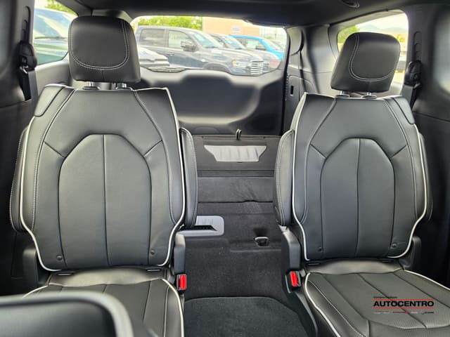 Chrysler Pacifica Limited 2027