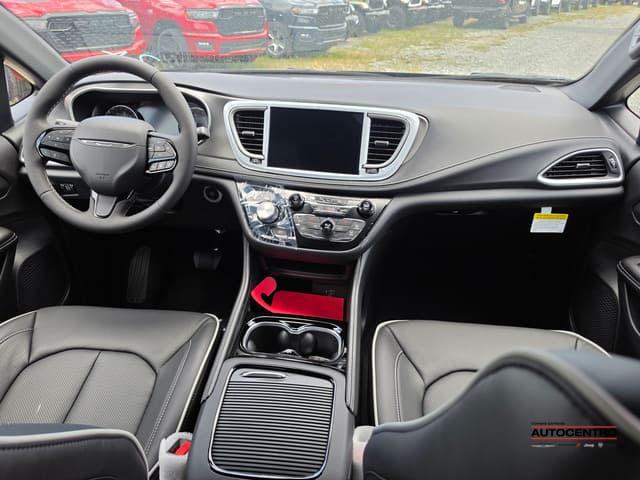 Chrysler Pacifica Limited 2027