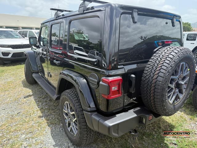 Jeep Wrangler 4-Door Sahara 4x4 2026