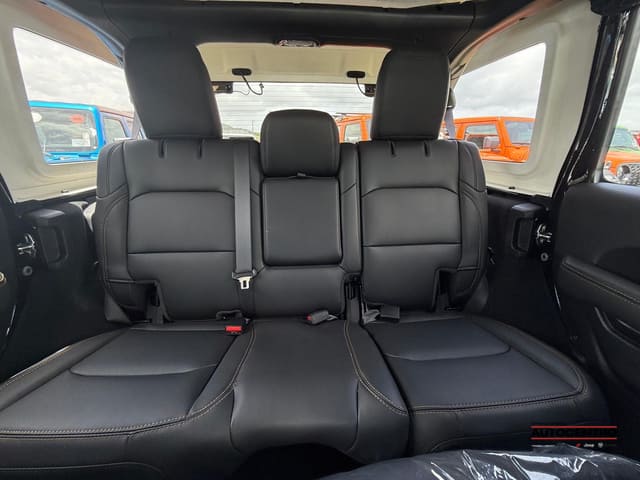 Jeep Wrangler 4-Door Sahara 4x4 2026