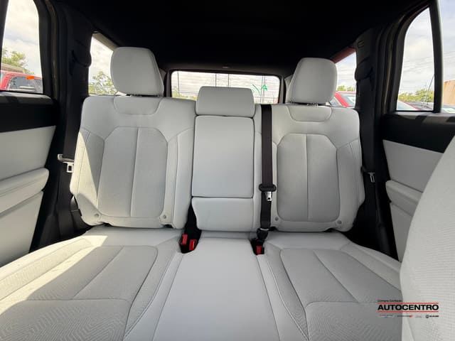 Jeep Cherokee Laredo 4x4 2026