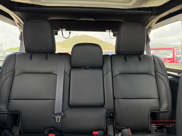 Jeep Wrangler 4-Door Recon 4x4 2026