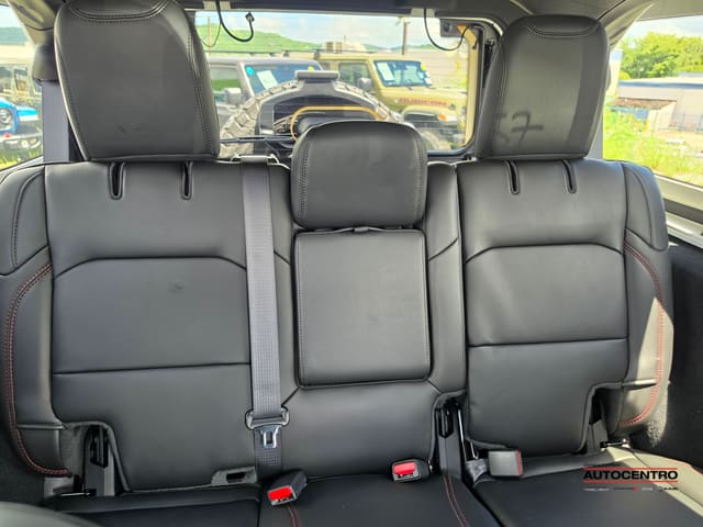 Jeep Wrangler 4-Door Recon 4x4 2026
