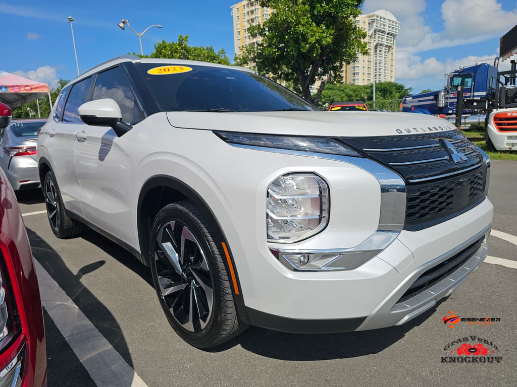 2023 Mitsubishi Outlander SE 2WD's photo
