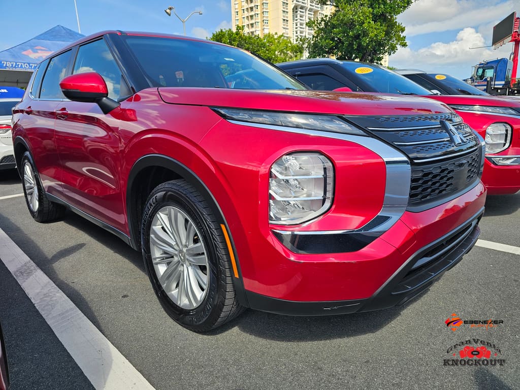 2023 Mitsubishi Outlander ES 2WD's photo