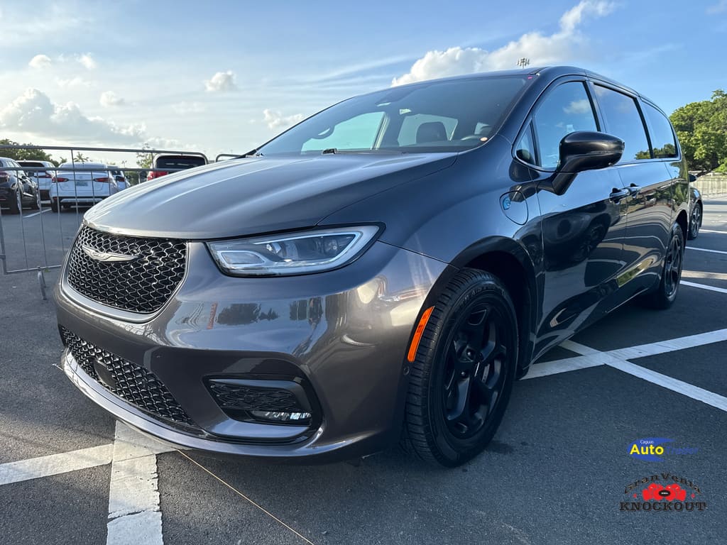 2022 Chrysler Pacifica Hybrid Touring L's photo