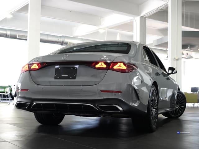 Mercedes-Benz E 350 E 350 4MATIC 2026