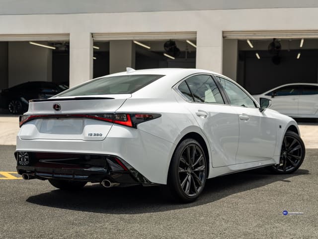 Lexus IS F SPORT Design 2025