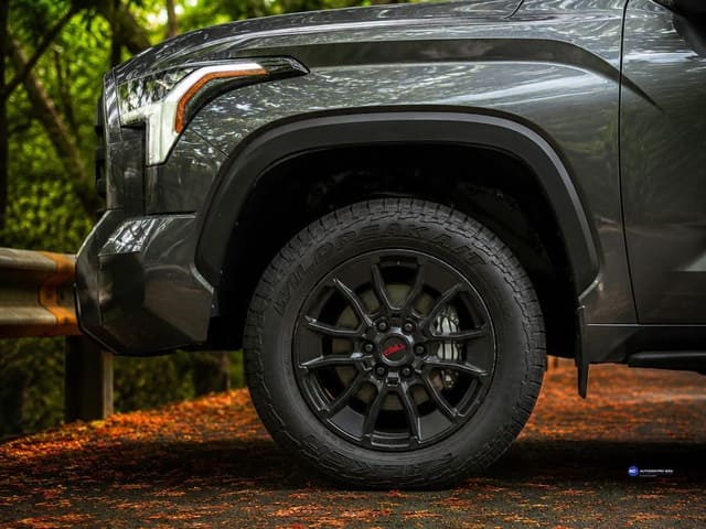 Toyota Tundra 4WD SR5 2026