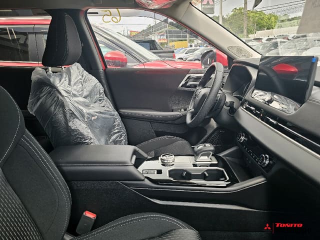 2025 Mitsubishi Outlander ES