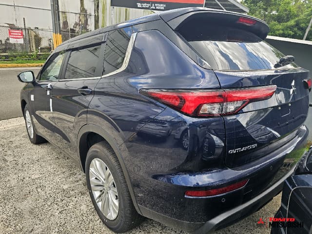 2024 Mitsubishi Outlander ES