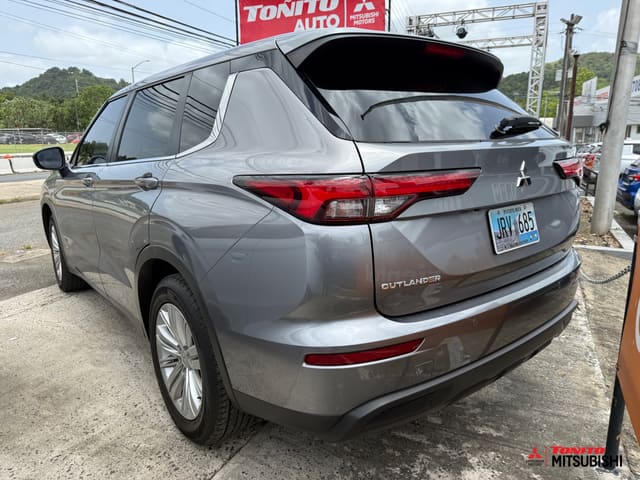 2022 Mitsubishi Outlander ES